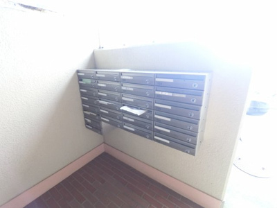 【その他共用部分】 | ブルーハイツ三ツ沢台 | 集合ポストです。
郵便物などはこちらに届きます。