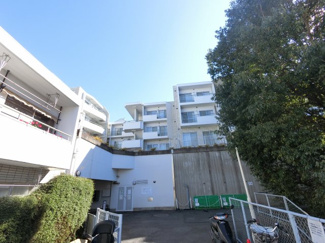 【外観】 | 東急東横線・JR横浜線「菊名」駅徒歩14分、東急東横線「大倉山」駅徒歩14分の立地です。
