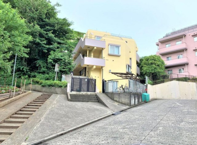 【外観】 | サニーパレス綱島台 | 人気の東横線「綱島」駅徒歩10分の好立地。
エントランス前に公園があり、緑豊かで閑静な住宅街♪