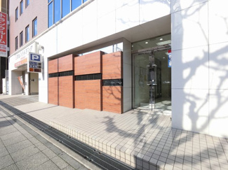 【エントランス】 | JR京浜東北線・根岸線「関内」駅・「石川台」駅徒歩5分
みなとみらい線「日本大通り」駅徒歩8分