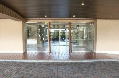 【エントランス】 | ライフピア新越谷Ｖエル・ステージ