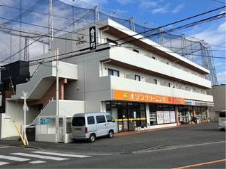 【外観】 | 複数沿線利用可能な「日吉」駅まで徒歩圏内！1階にコンビニがある3階建てマンションです♪通勤通学はもちろん、お買い物やお出かけにもGood☆