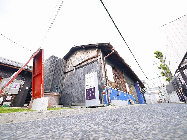 ならまちすーくの外観