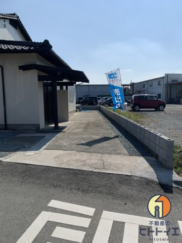 八女市蒲原リフォーム住宅の駐車場|駐車場の拡張工事を行い、3台分の駐車場を確保しました。