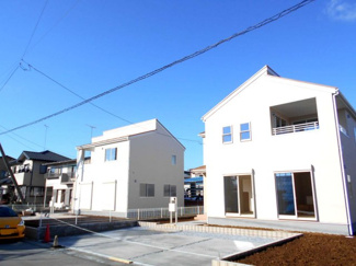 【外観】 | 加須バス便10分・駐車場２台並列・南向き・４LDKとWIC付ｲﾝﾅｰﾊﾞﾙｺﾆｰ・騎西小・75坪・さらに価格変更です。