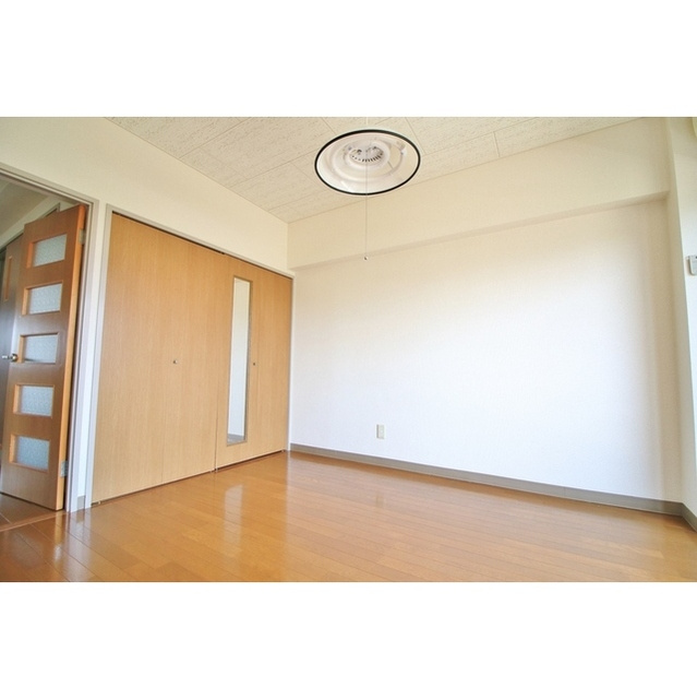 吉田グリーンハイツⅡの居間・リビング