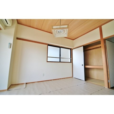 吉田グリーンハイツⅡの居間・リビング