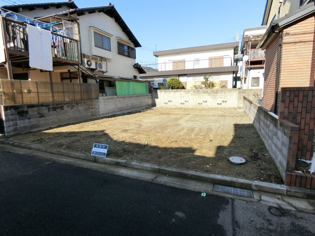 明石市藤が丘1丁目 土地の前面道路含む現地写真|南向き　陽当たり良好の土地です