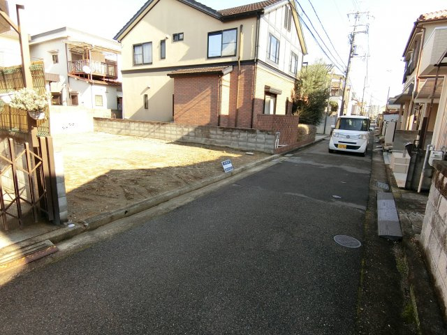 明石市藤が丘1丁目 土地の前面道路含む現地写真