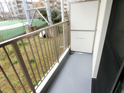 【バルコニー】 | ホワイトエレガンスⅡ | バルコニーは南向きです！お洗濯物はお昼からでも乾きそう☆気分転換をするにもおすすめです☆