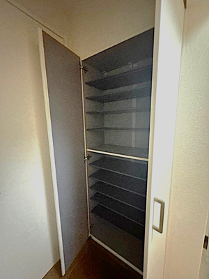 【玄関】 | コーポラス坂本 | シューズボックス付きで玄関すっきり片付きます！お客様もスムーズにお出迎えできますね♪