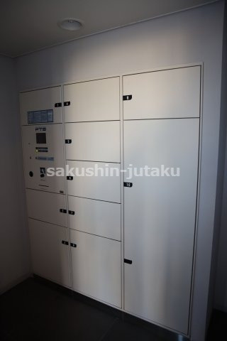ウィザースレジデンス八千代中央ウィル　７階部分　のエントランス|宅配ボックス