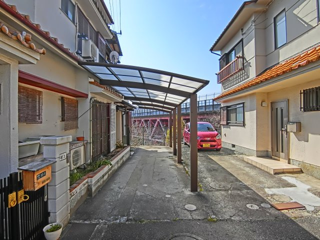 錦織南2丁目貸家の駐車場