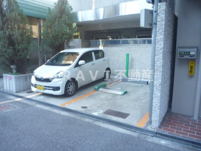 AD天神橋（アド天神橋）　BRAVI不動産の駐車場|【AD天神橋】駐車場完備です