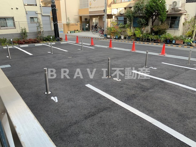 プレサンス上町台筆ヶ崎NORTH（プレサンスウエマチダイフデガサキノース）　BRAVI不動産の駐車場|【プレサンス上町台筆ヶ崎ノース】駐車スペースもあります