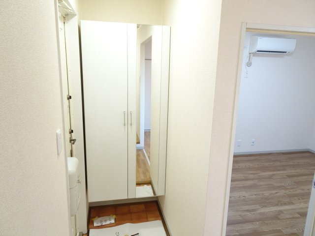 ヌーベルメゾンAの玄関