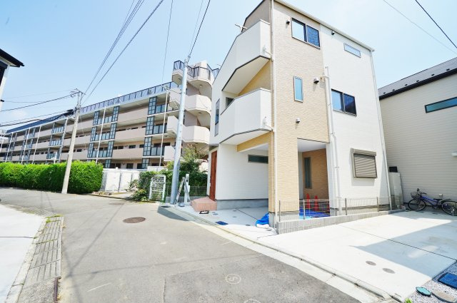 【成約】保土ヶ谷区瀬戸ヶ谷全２棟　新築戸建て　の前面道路含む現地写真
