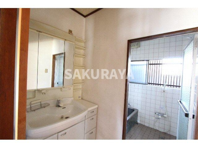 足利市西砂原後町の一戸建ての洗面所