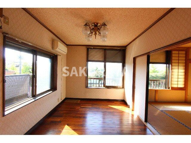 足利市西砂原後町の一戸建ての洋室