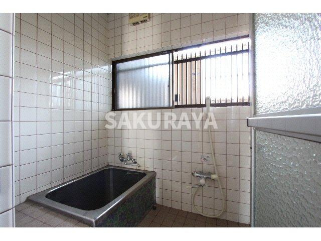 足利市西砂原後町の一戸建ての浴室