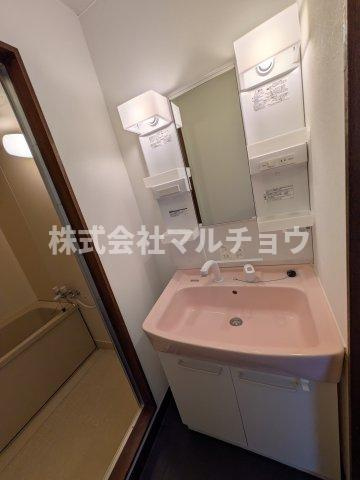 マンションスカイピアの洗面所|明るい洗面所です