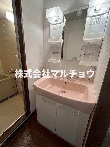 マンションスカイピアの独立洗面台|独立洗面台、小物を置くことができて便利です