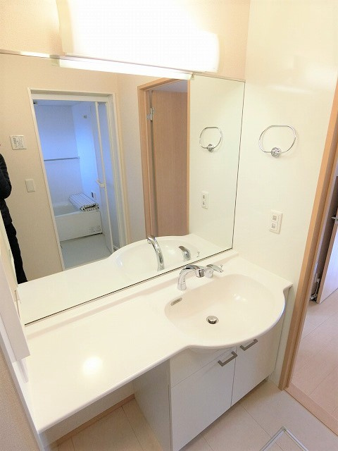 フローラ昭島の独立洗面台|※同建物別部屋イメージです※
