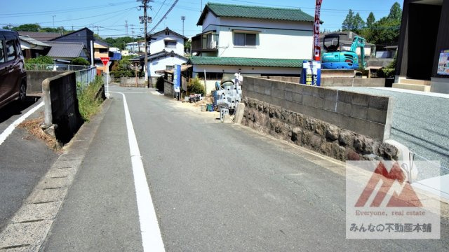 八女郡広川町大字新代の新築一戸建の前面道路含む現地写真|南側道路です。