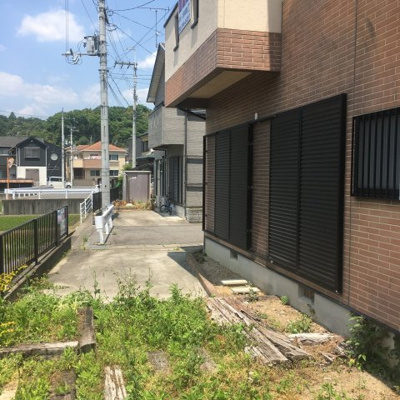 【駐車場】 | 大津市雄琴6丁目11-23　中古戸建 | 南側の駐車スペース