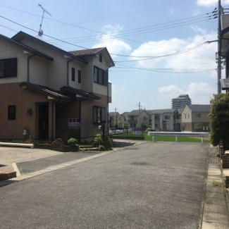 【前面道路含む現地写真】 | 西側道路(北側から）