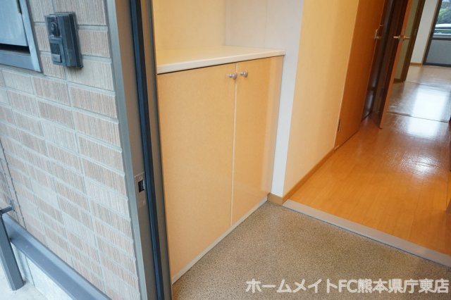熊本市南区田迎３丁目のアパートの玄関