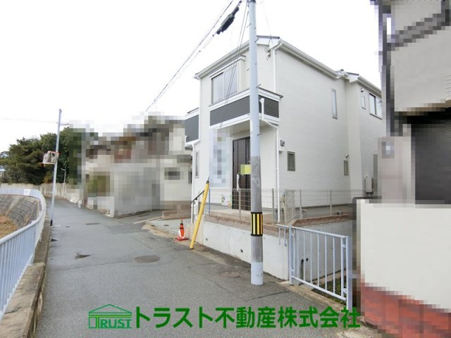 神戸市垂水区西舞子５丁目　新築戸建の前面道路含む現地写真