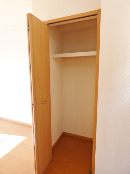 【収納】 | シンフォニアＡ | 収納下部には段差がなくキャスター付き収納家具も使えます