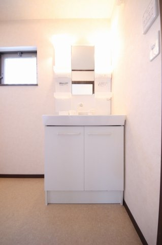 あじさい（貸家）の独立洗面台|朝の身支度には欠かせない独立洗面化粧台
