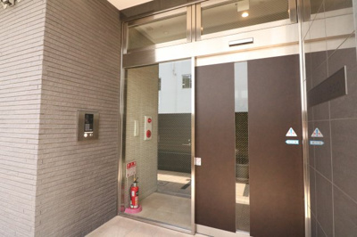 【エントランス】 | ラヴィーユ1930