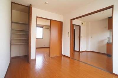 【居間・リビング】 | グランメールコートA | 使いやすい居間です