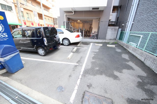 ウィルドゥ南森町　仲介手数料無料の駐車場