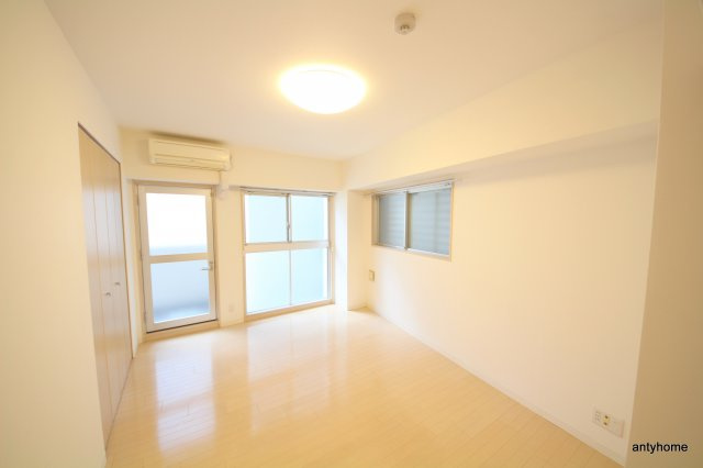 Willdo南森町　仲介手数料無料の居間・リビング