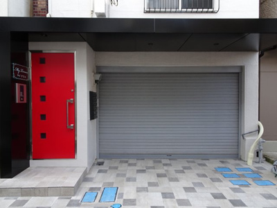 【エントランス】 | マイテラス | マイテラス　2019年12月大規模修繕、内装フルリフォーム済。鶯谷駅から徒歩6分・入谷駅から徒歩9分。買い物も便利。静かな環境。オートロック付きでセキュリティー安心。ワンフロア2世帯で全室角部屋です。