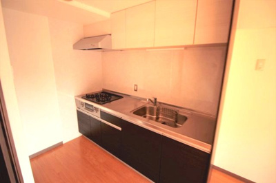 【キッチン】 | アートビップ新千葉 | 3口ガスコンロ、グリル付きのシステムキッチンです♪