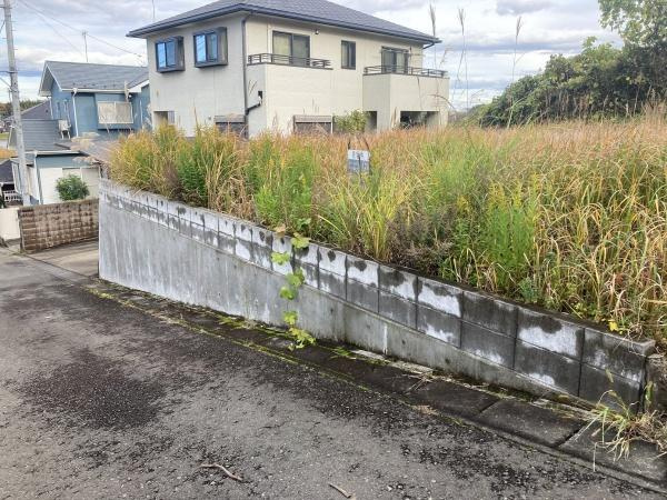【前面道路含む現地写真】 | つくば市茎崎 | 西側道路面土留め