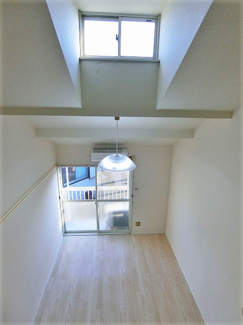 【展望】 | ロフトからの景観です！天井が高く開放感のある洋室6帖のお部屋です☆