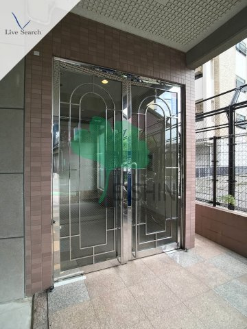 アドハウス県庁前のエントランス