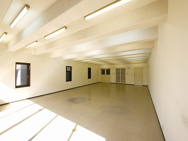 アルファ林小路の内装