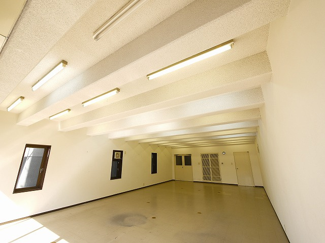 アルファ林小路の内装