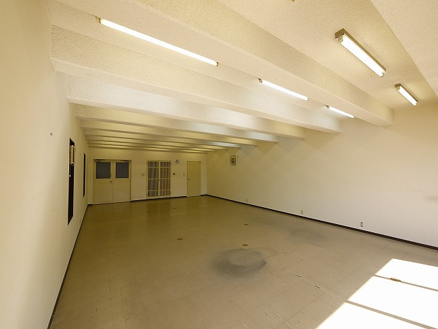 アルファ林小路の内装