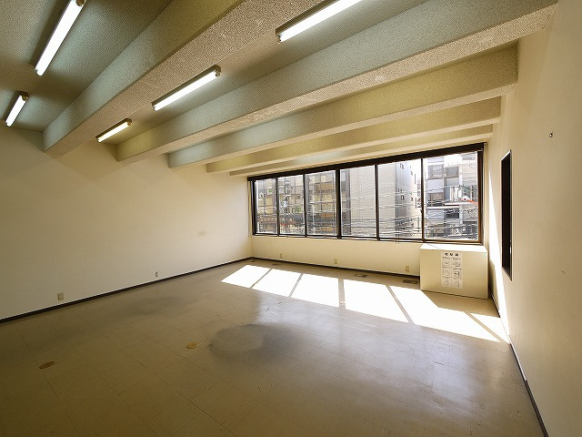 アルファ林小路の内装