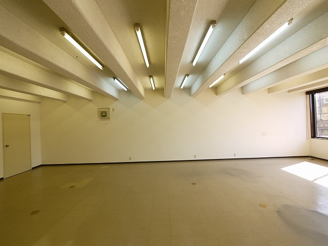 アルファ林小路の内装