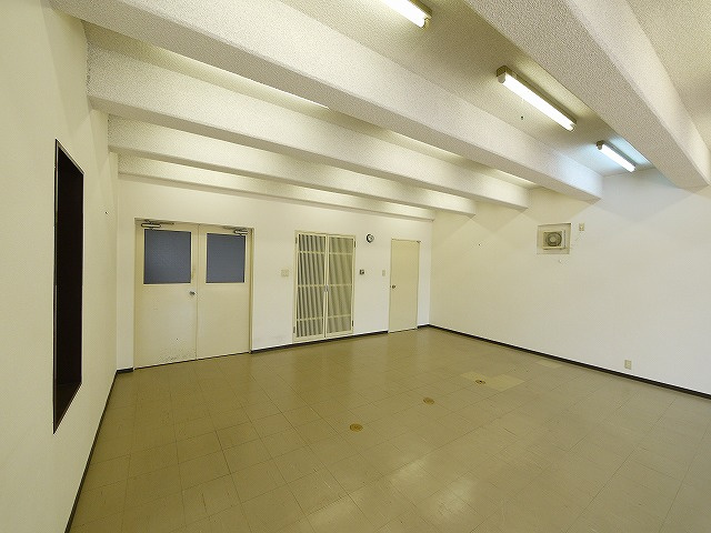 アルファ林小路の内装