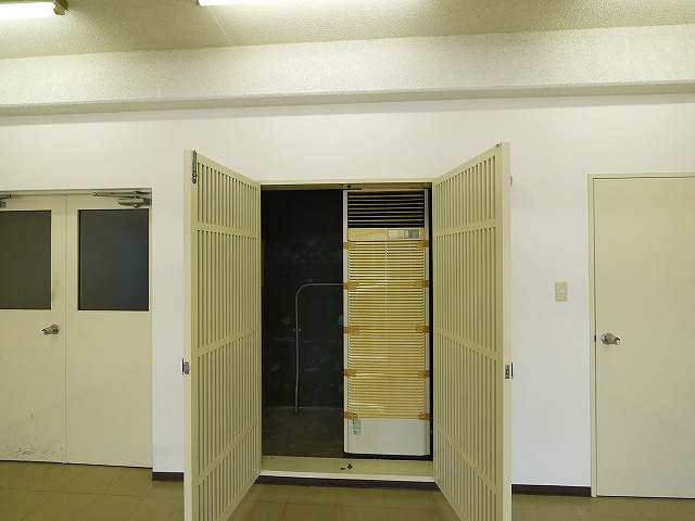 アルファ林小路の内装